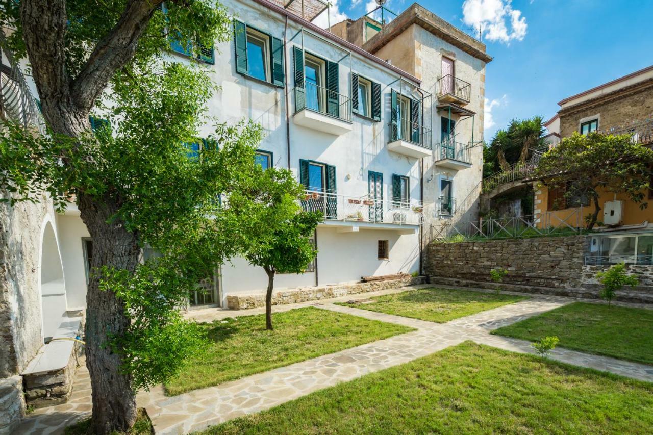 Borgo Dei Saraceni - Suites & Apartments Агрополі Екстер'єр фото